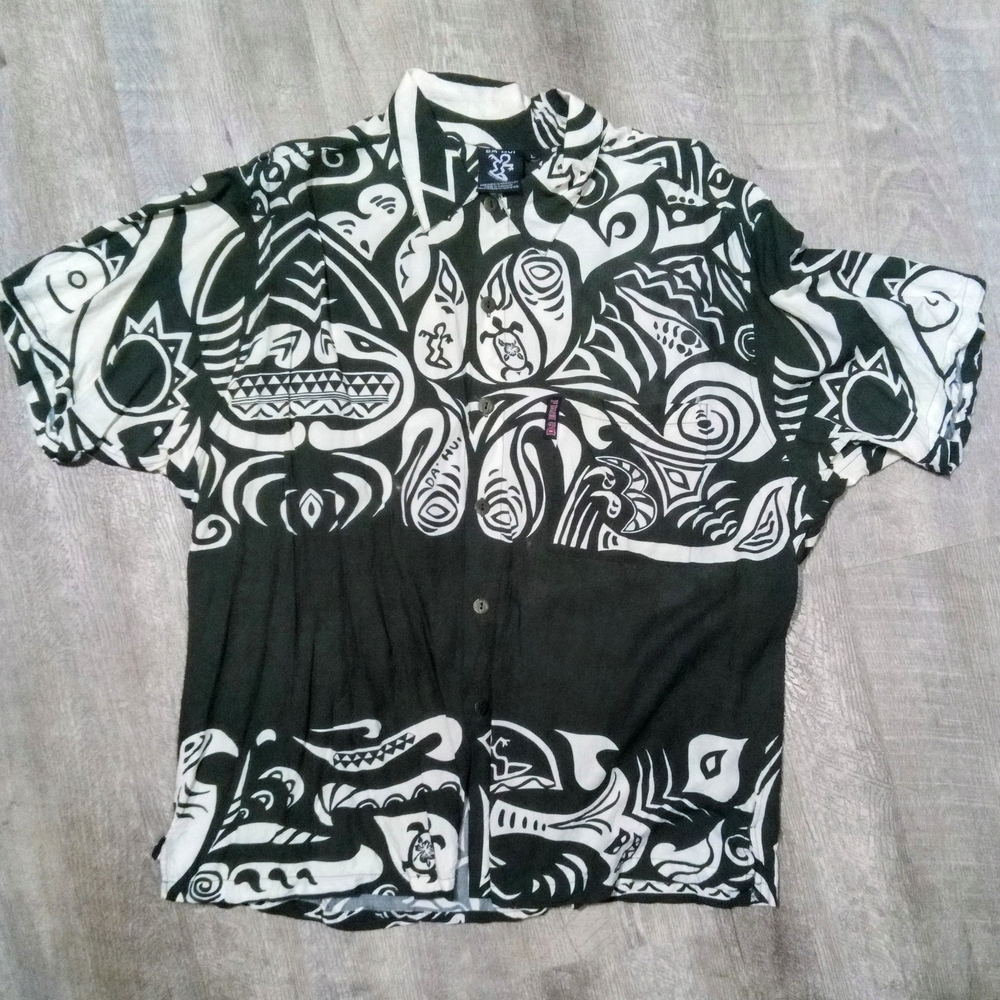 Mens Vintage Da Hui Hawaiian shirt in a size LG. White and Green. 100% Rayon